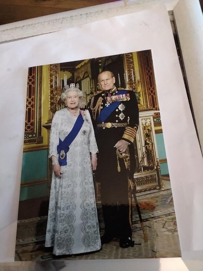 QUEEN ELIZABETH II. EN PRINCE PHILIP, Ophalen of Verzenden, Kaart, Foto of Prent