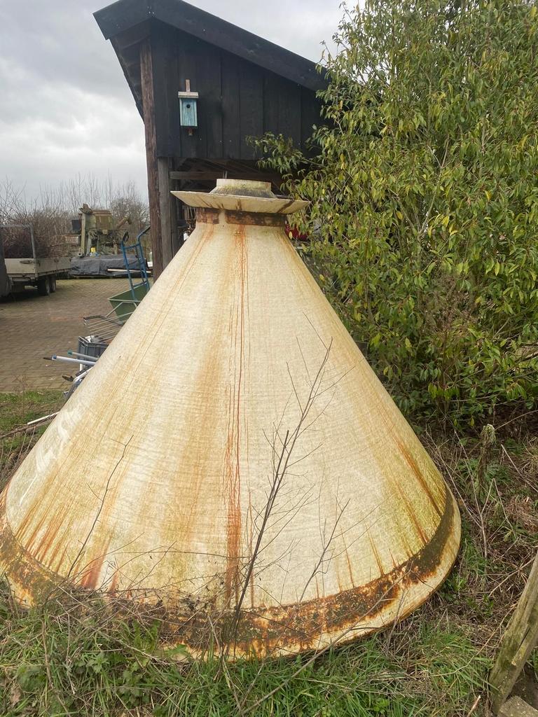 Grote silo trechter om bijv hooimijt van te maken