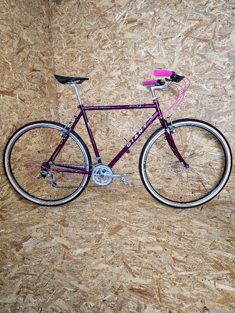 Giant Cabriolet 54 cm CrMo steel gravel city vintage, Fietsen en Brommers, Fietsen | Mountainbikes en ATB, Velgrem, Giant.com