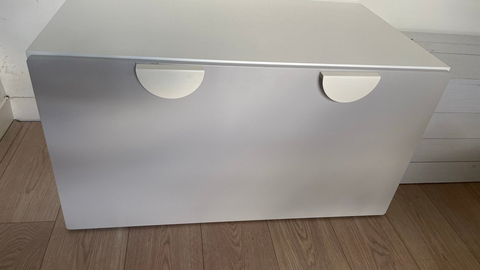 IKEA SMÅSTAD Speelgoedkist met bank, wit/grijs, Ophalen, Gebruikt, Jongen of Meisje