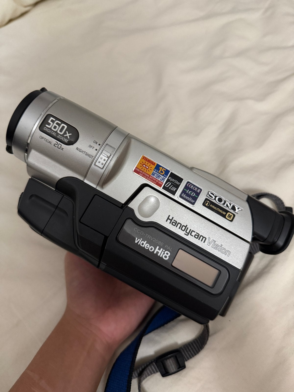 Sony Handycam Vision CCD-TRV208E Hi8 met 3 accu's, Gebruikt, Overige soorten, Ophalen of Verzenden, 8 tot 20x