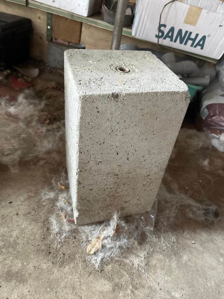 Stevige Betonpoer met Bevestigingspunt, Ophalen, Gebruikt