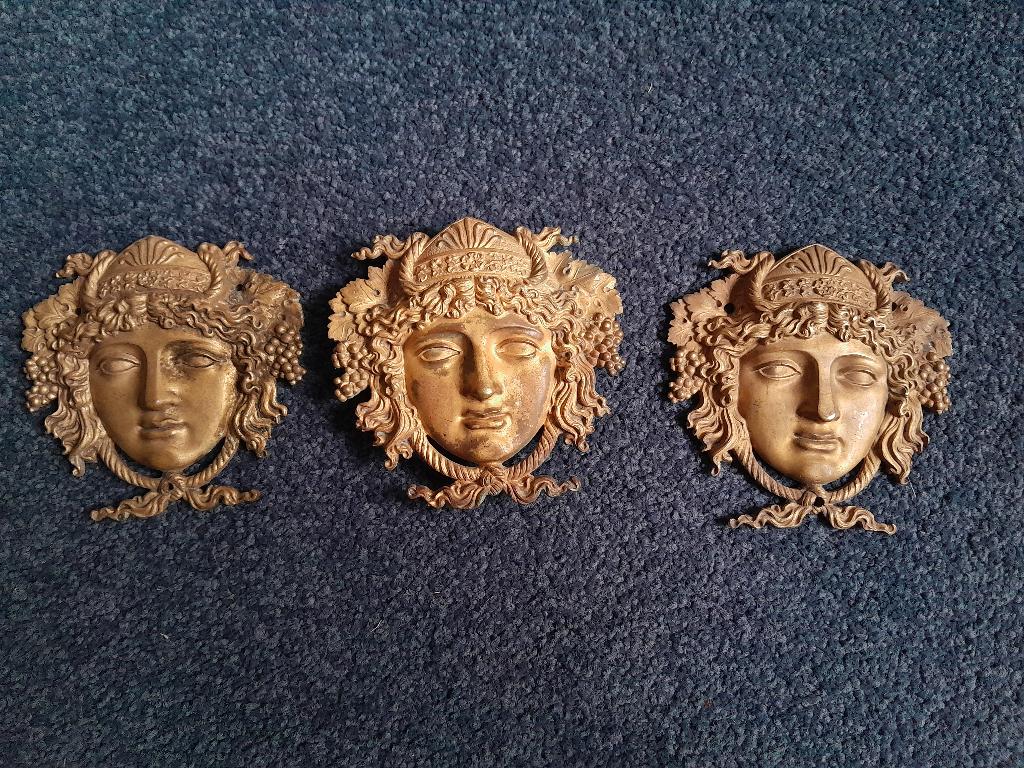 Drie medusa maskers uit verguld brons - Empire, Verzenden, Brons