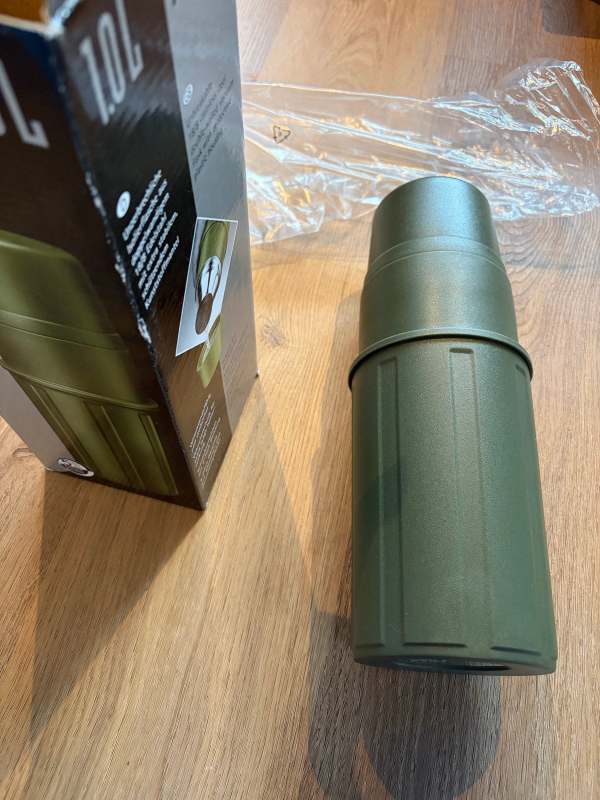 Nieuwe legergroene/khaki thermosfles 1.0L X-Line, Nieuw, Ophalen of Verzenden, Metaal, Overige merken