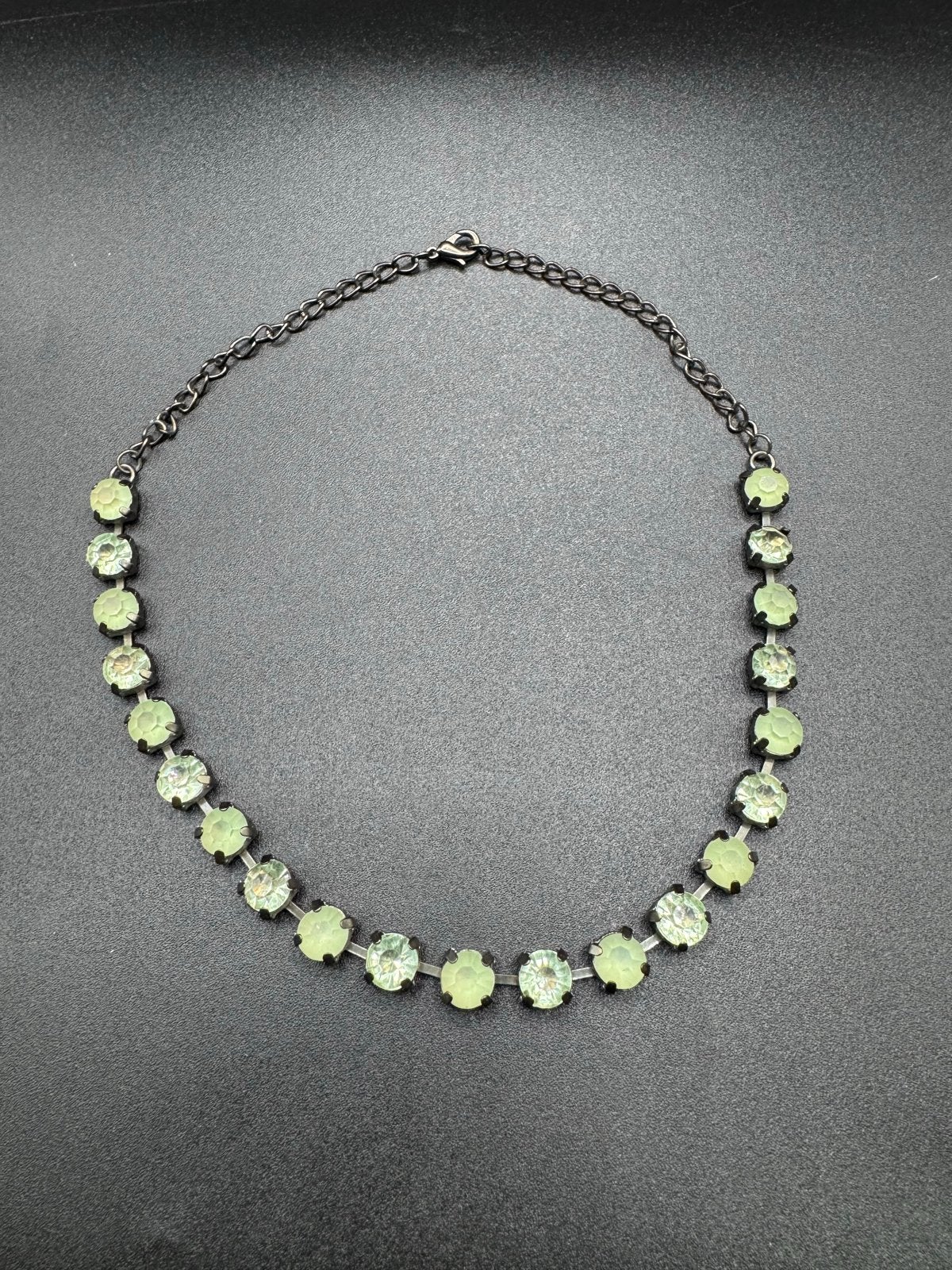 Vintage Elegante ketting met groene kristallen, Sieraden, Tassen en Uiterlijk, Kettingen, Met kristal, Overige materialen, Verzenden
