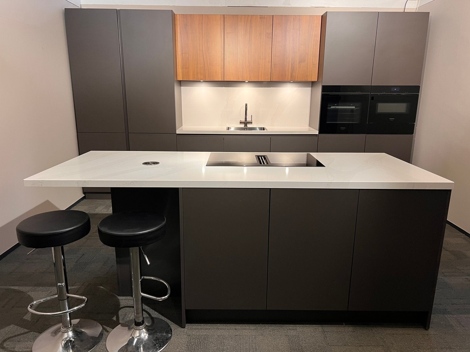 Nieuwe luxe keuken bomvol met Siemens en Miele apparatuur, Ophalen, Overige kleuren, Nieuw, Dubbelwandige keuken