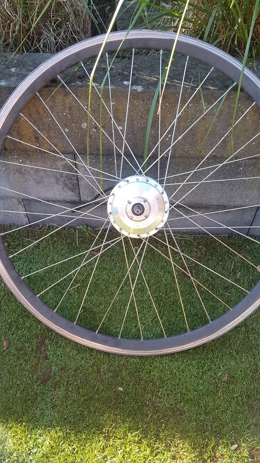 voorwiel-naafmotor. 9-polige ronde, Fietsen en Brommers, Fietsonderdelen, Zo goed als nieuw, Motor, Aluminium, Ophalen