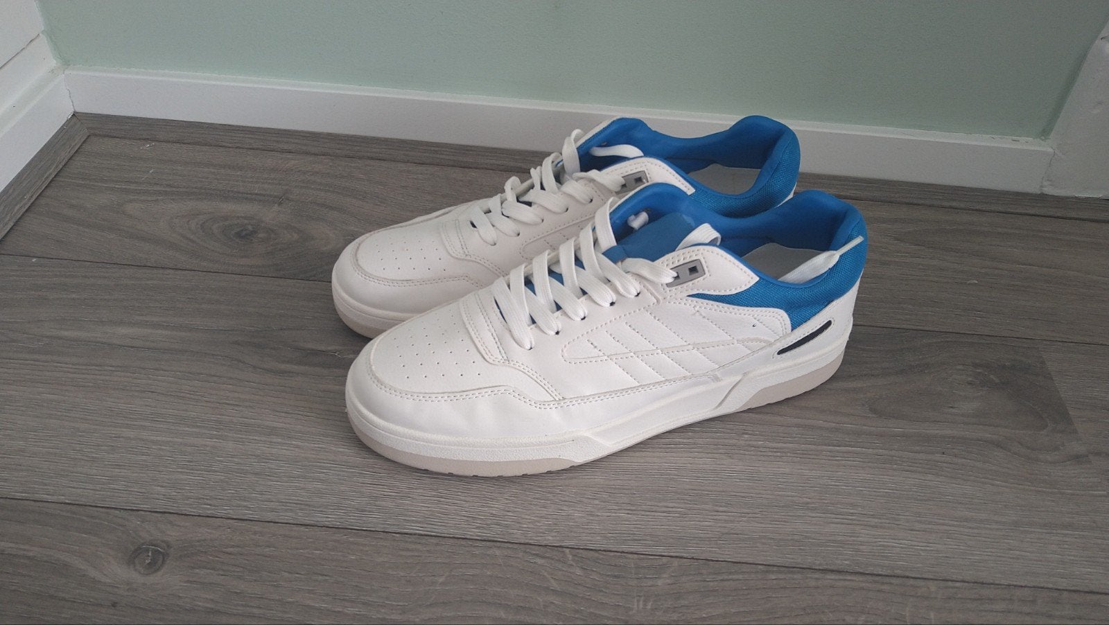 Zara Sneakers Maat 44 - Wit met Blauwe Details, Zara, Wit, Ophalen of Verzenden, Sneakers of Gympen