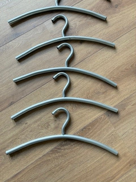 Metalen kleerhangers, Ophalen, Metaal