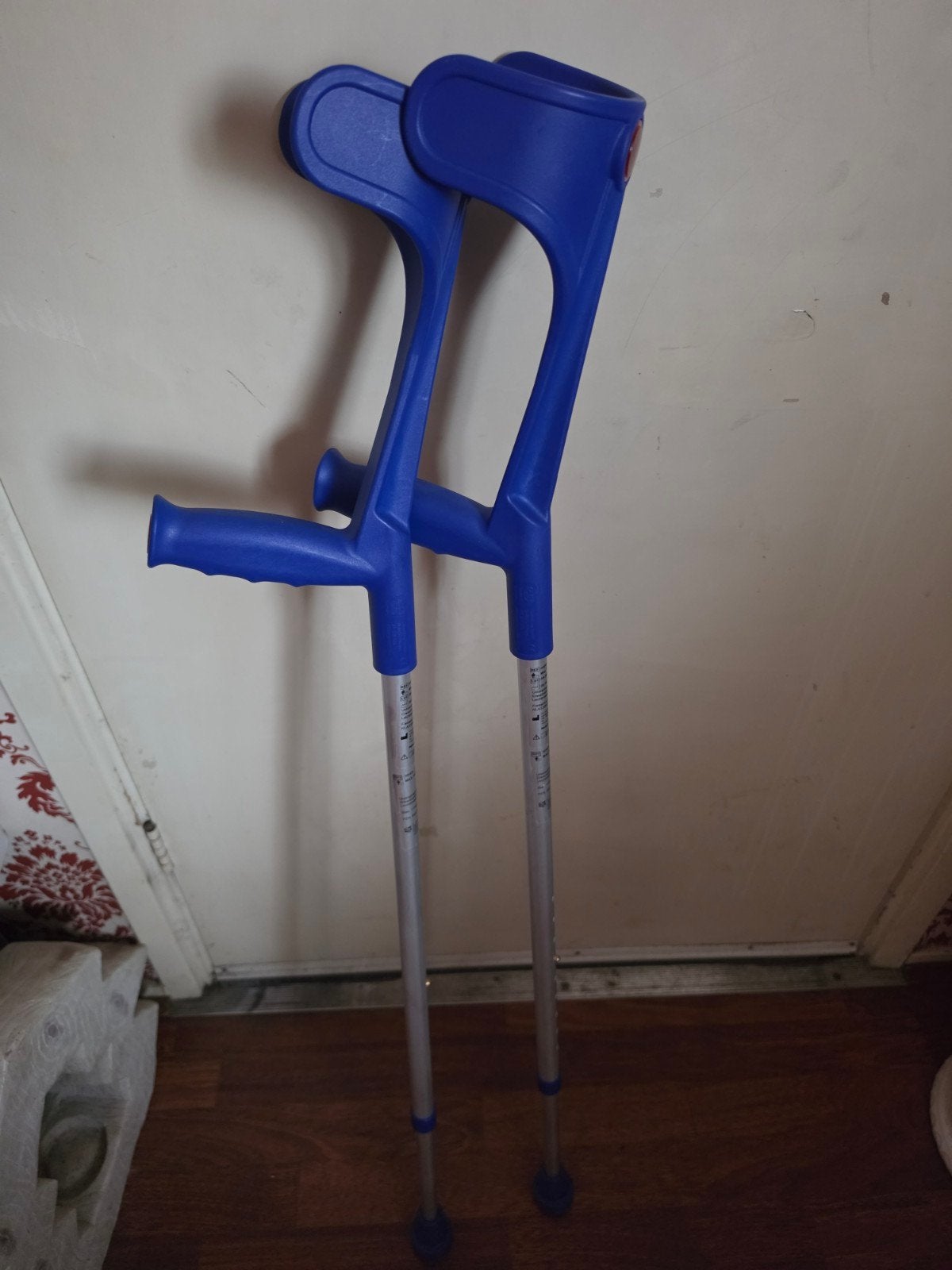 Te koop een paar loop krukken geschikt voor 100 kg, Ophalen of Verzenden, In hoogte verstelbaar, Gebruikt