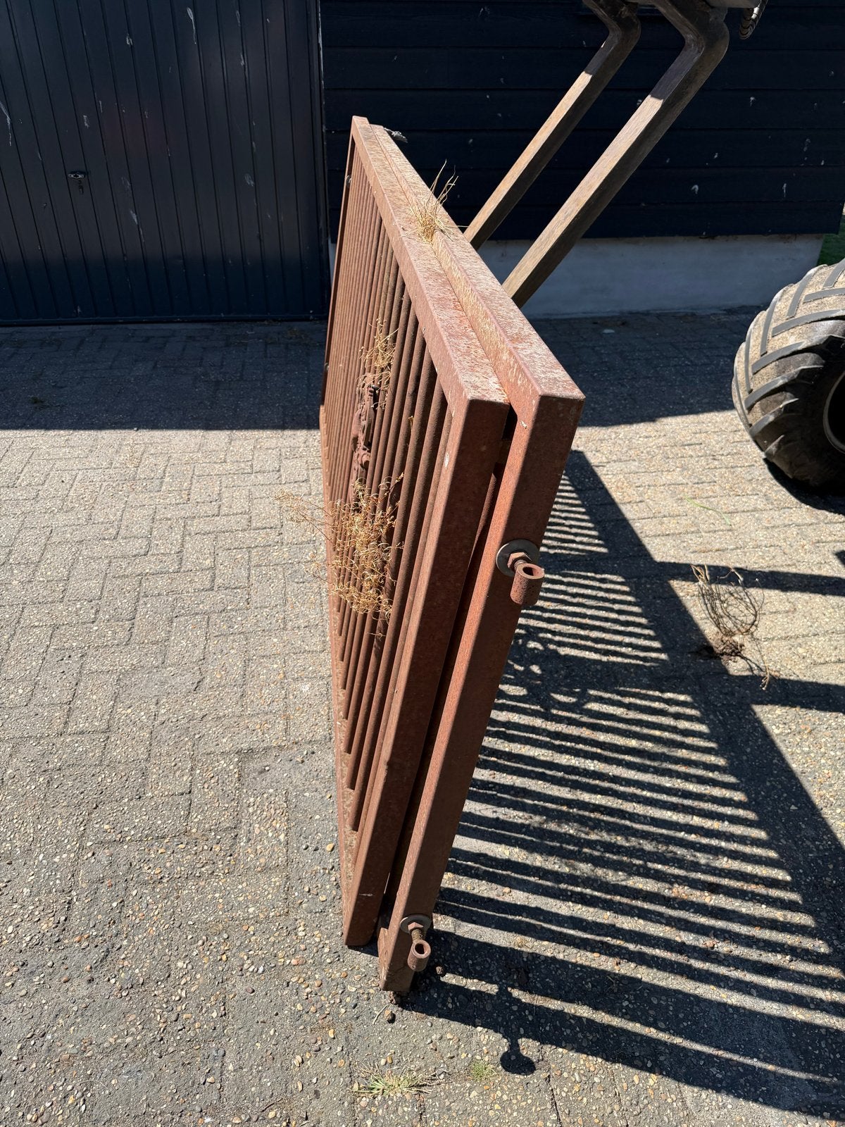 Robuust ijzeren hekwerk - 2x 240 cm breed, Tuin en Terras, Tuinhekken en Hekwerk, Ophalen, Met poort, Gebruikt, Spijlenhekwerk
