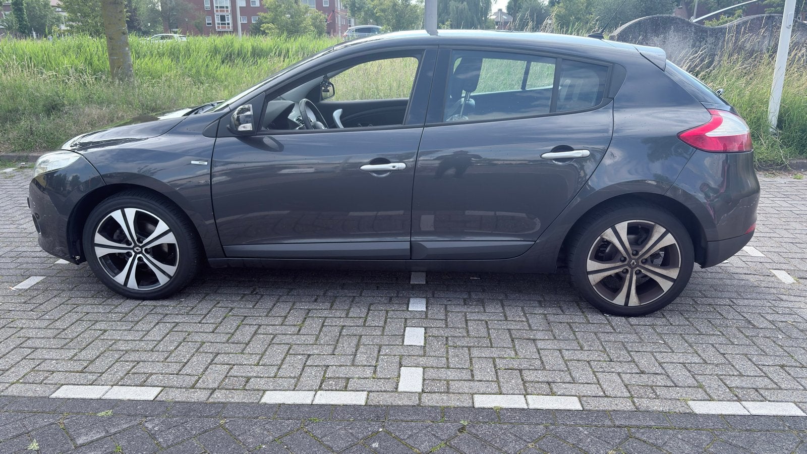 Renault Mégane 1.4TCE Hatchback 2011 Grijs, Auto's, 4 cilinders, Origineel Nederlands, 1180 kg, Zilver of Grijs