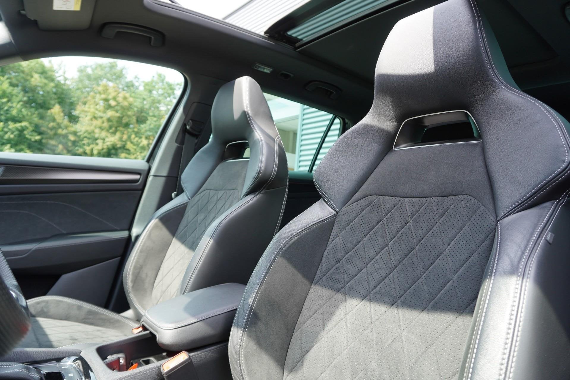 Skoda Kodiaq 1.5 TSI 150pk DSG Sportline Business | Trekhaak, Auto's, 12 maanden, 4 cilinders, Alcantara, Zwart