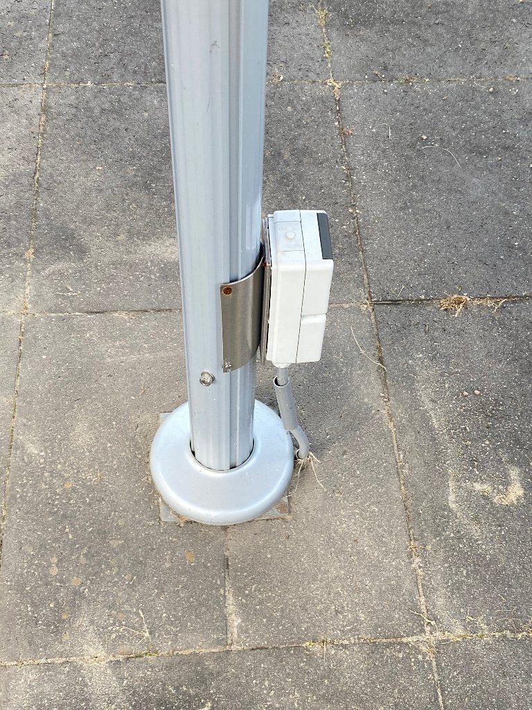 2 Grote (horeca)  parasols, Tuin en Terras, Parasols, Ophalen, Gebruikt, Meer dan 4 meter, Overige typen