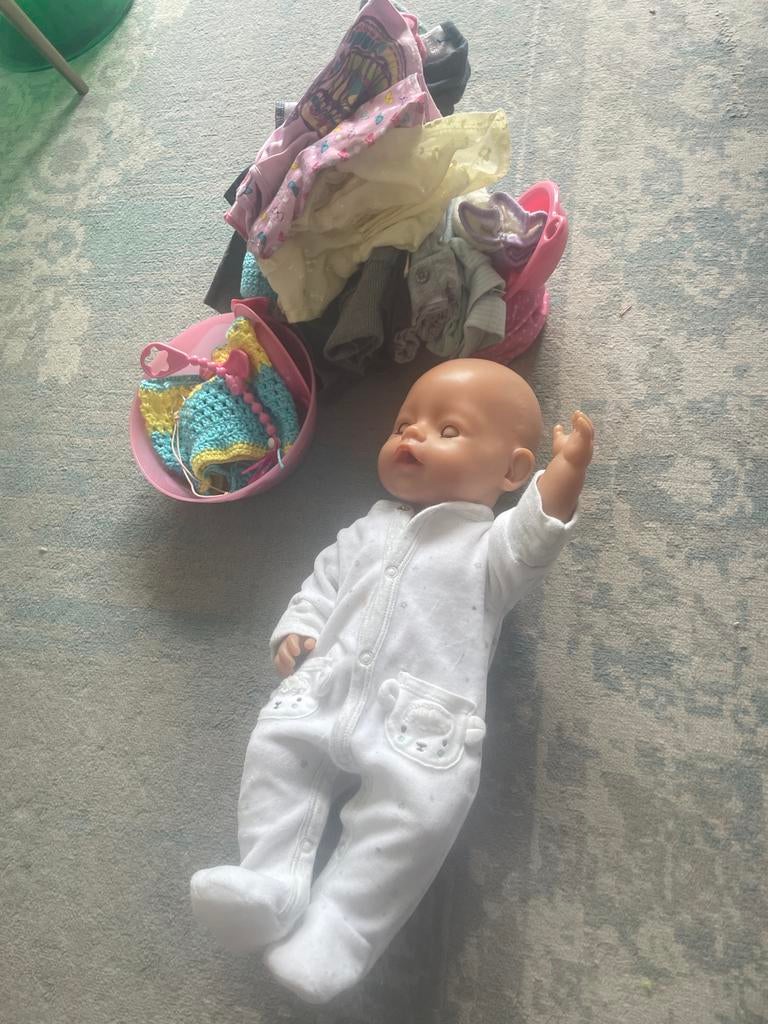 BabyBorn met kleding en accessoires, Ophalen, Zo goed als nieuw, Pop