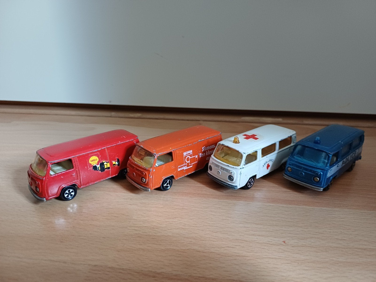 4 Majorette Volkswagen T2 busjes, Ophalen of Verzenden, Gebruikt, Auto