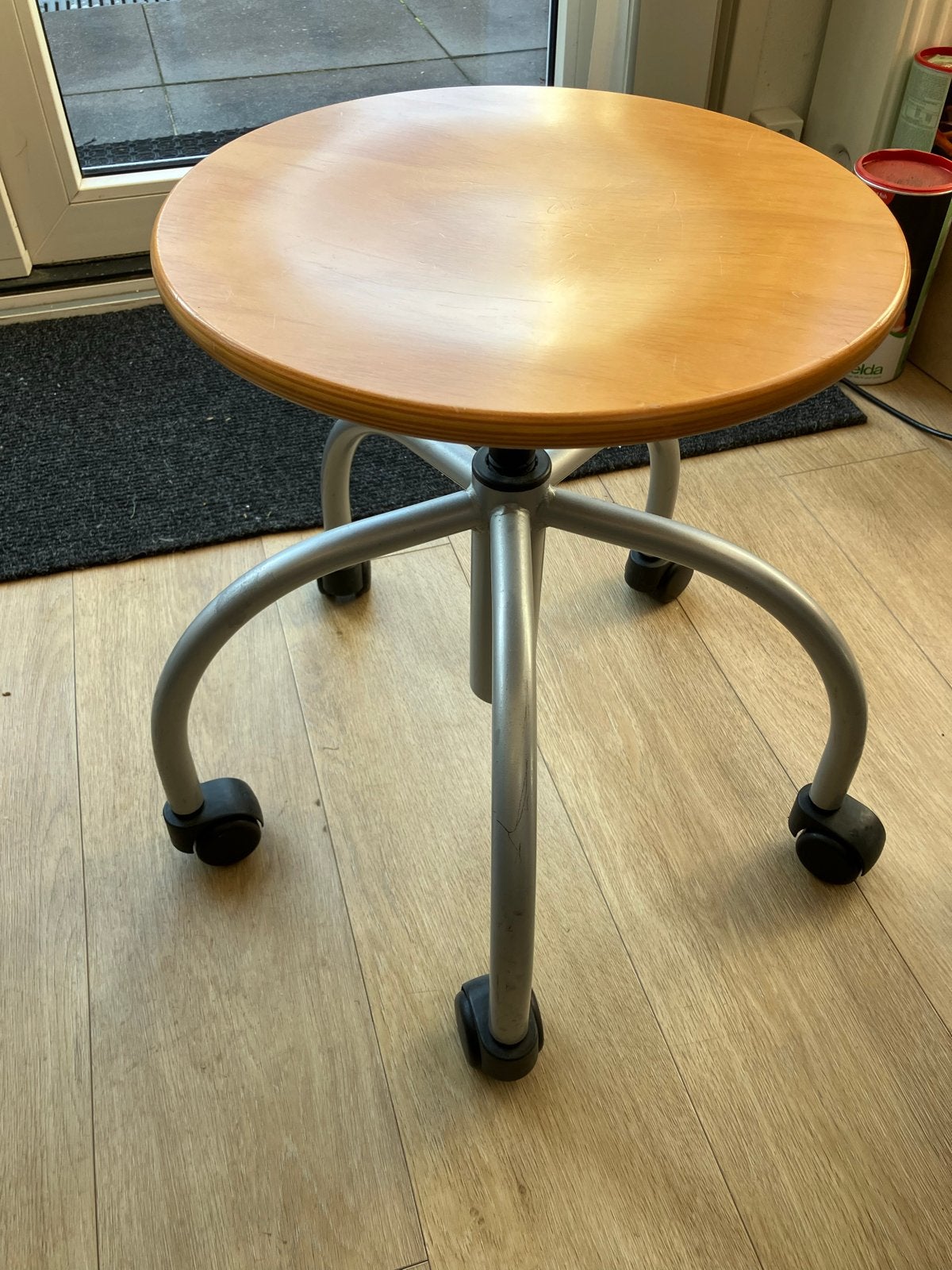 Verrijdbare kruk met houten zitting, Ophalen, Zo goed als nieuw, Hout