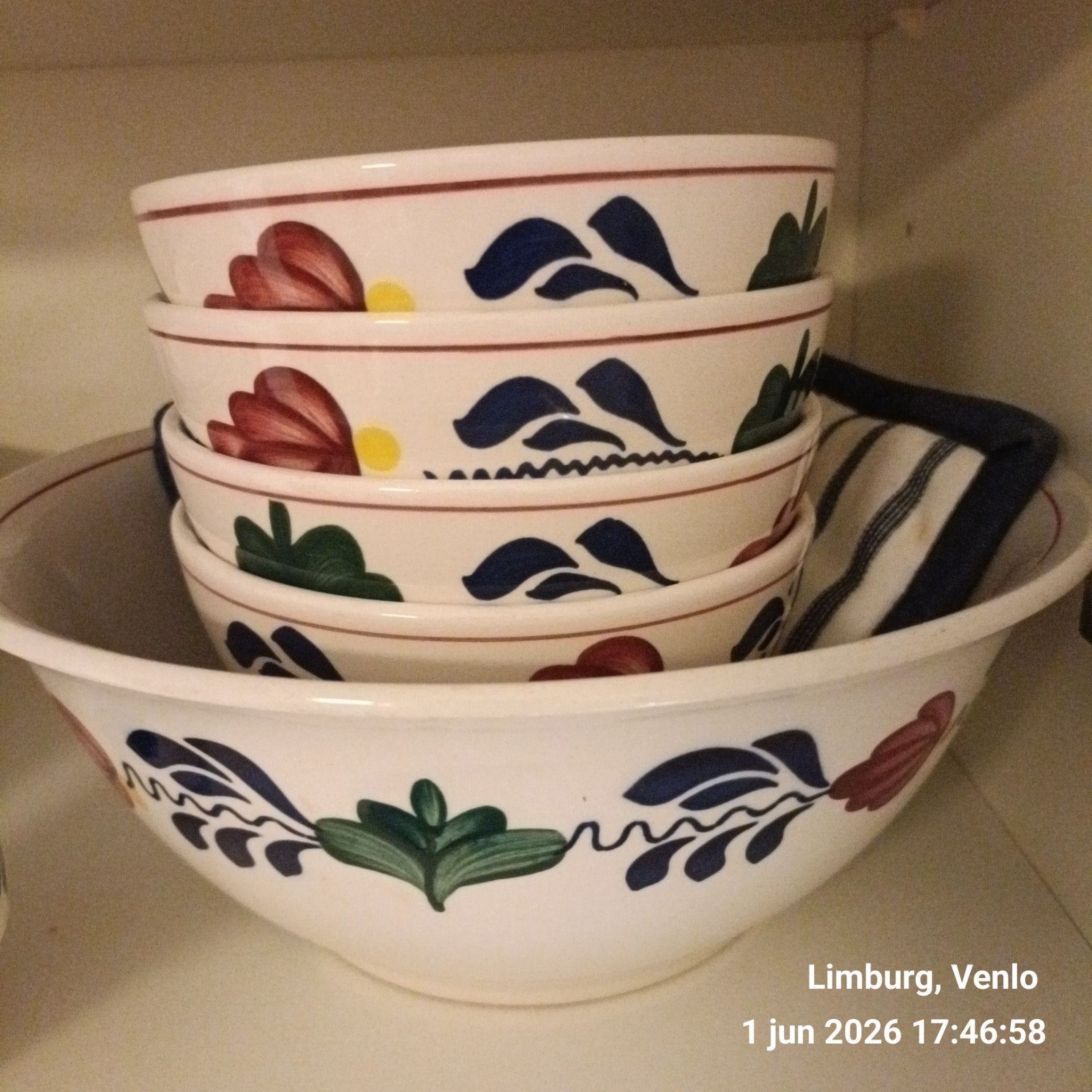 Boerenbont servies met handdoeken en pannenlappen, Ophalen of Verzenden, Aardewerk, Boerenbont, Bord(en)