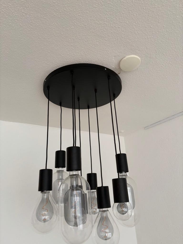 Moderne Zwarte Hanglamp met 7 Glazen Bollen, Huis en Inrichting, Lampen | Hanglampen, Zo goed als nieuw, 75 cm of meer, Glas, Ophalen