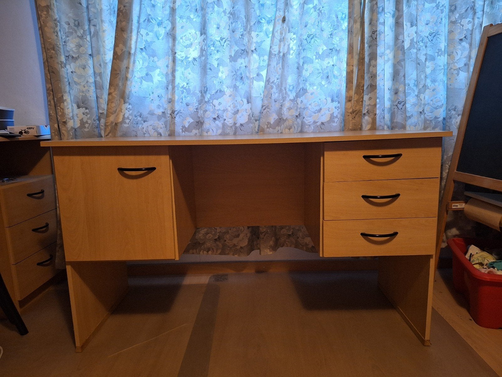 Bureau met opbergruimte en lades, Ophalen, Met lades, Gebruikt, Hout
