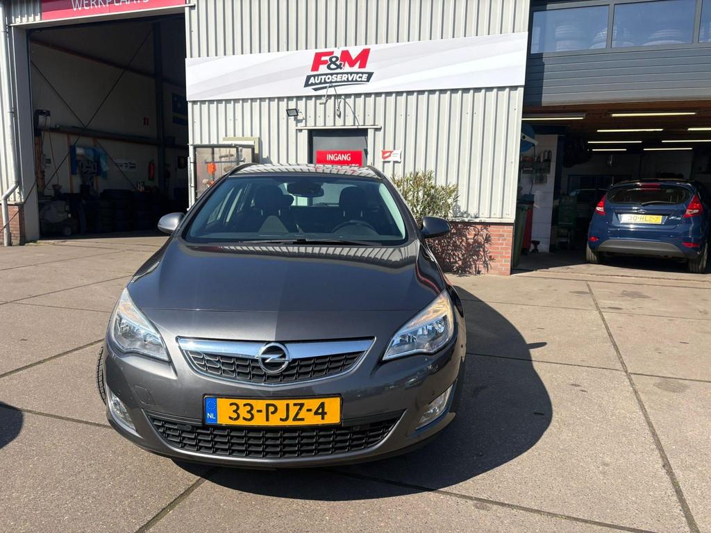 Opel Astra Sports Tourer 1.4 Edition Airco, pdc, trekhaak, Voorwielaandrijving, Euro 5, Gebruikt, 4 cilinders