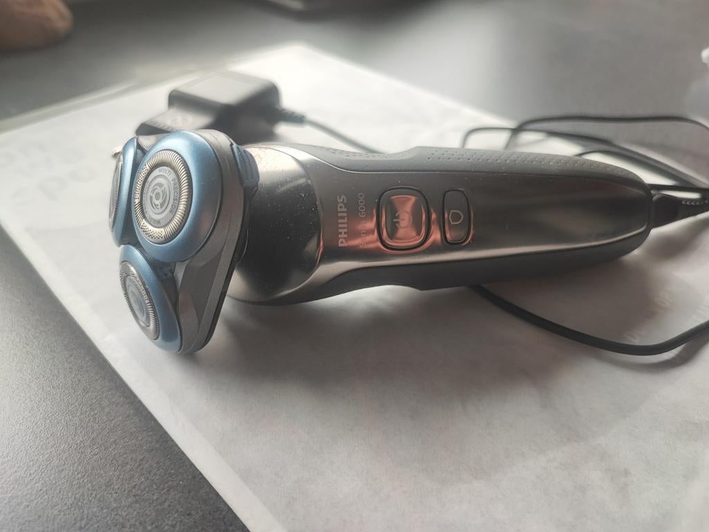 Philips series 6000 scheerapparaat, Ophalen of Verzenden, Zo goed als nieuw, Scheren en Epileren