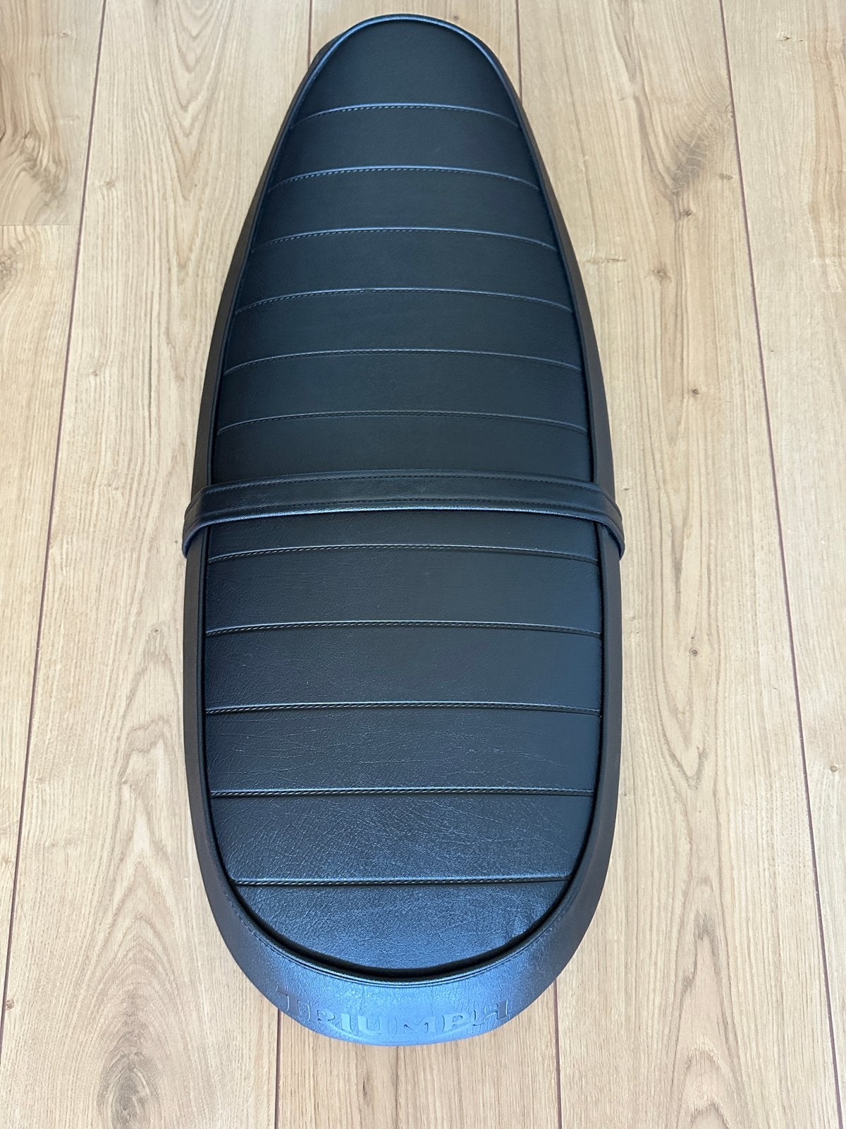 Zo goed als nieuw Triumph Bonneville T100 Black zadel, Ophalen of Verzenden, Nieuw
