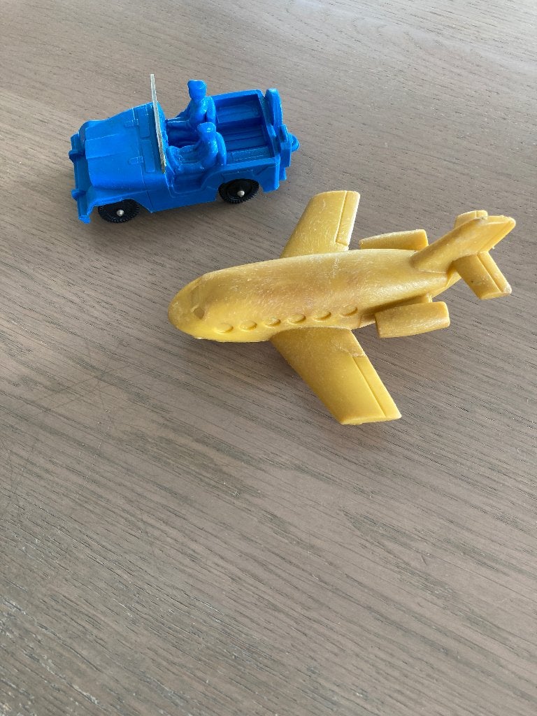 vinyl jeep en vliegtuig W.Germany, jaren 50, Antiek en Kunst, Antiek | Speelgoed, Verzenden