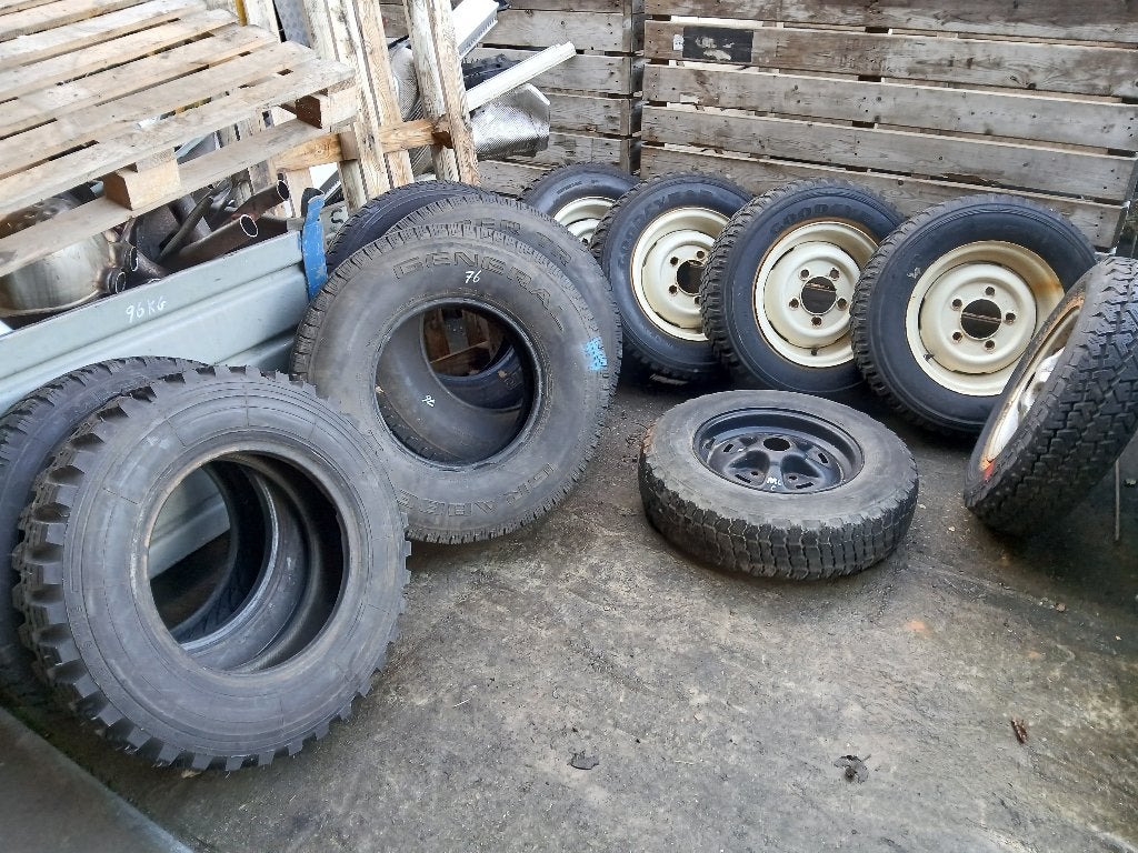 16 inch Reservewiel Series Defender Classic Wiel 16" Grabber, Gebruikt, Ophalen of Verzenden, A, A