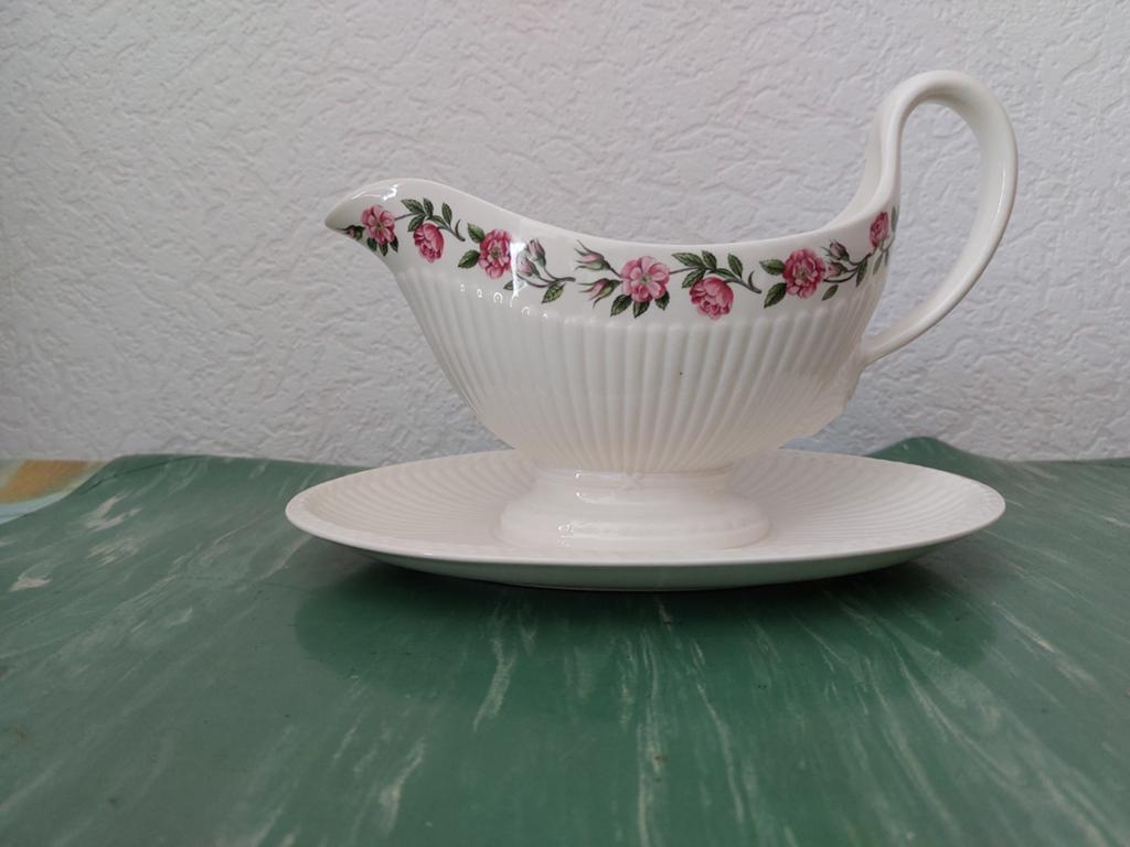 Wedgwood Rosalind Sauskom met Schotel - Vintage Servies, Ophalen of Verzenden