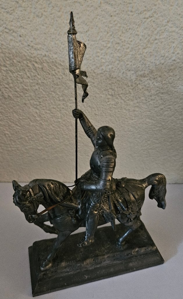 Metalen vintage beeldje van Jeanne dArc, Ophalen, Beeld, 20 - 50 cm, Zwart