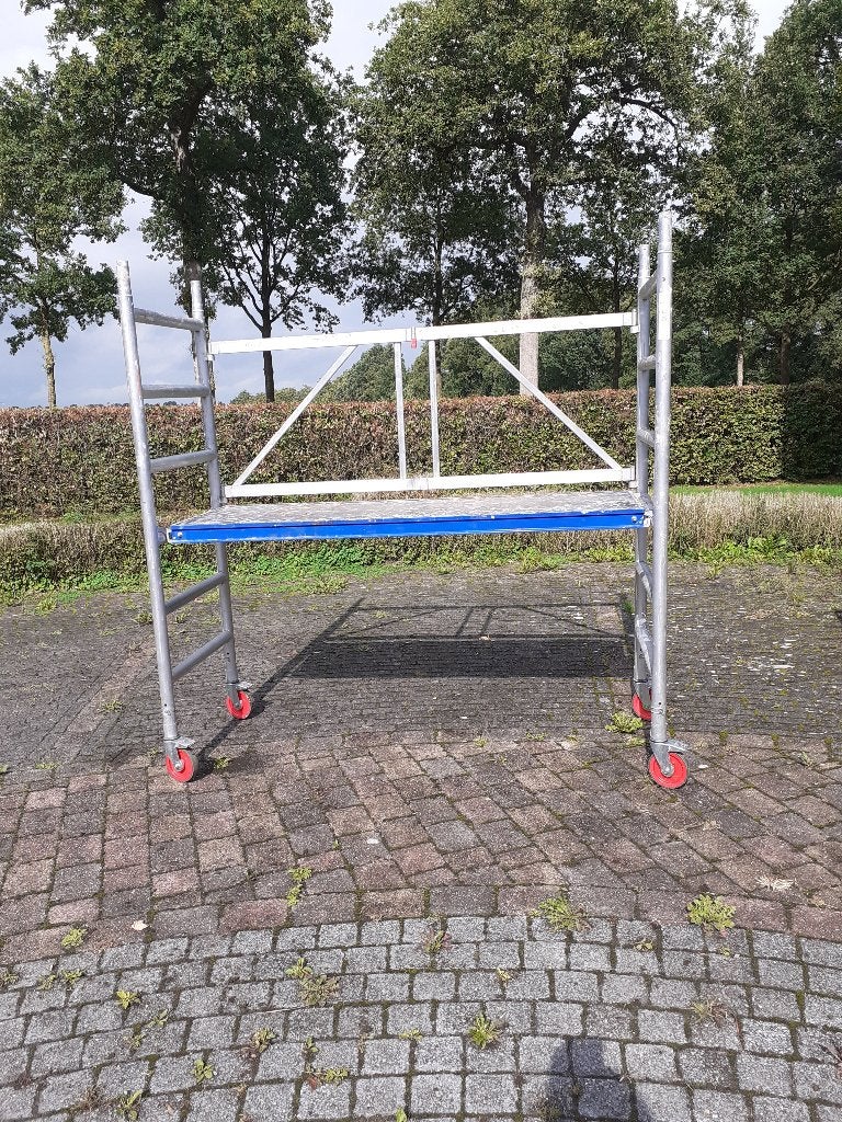 Altrex  vouw steiger, Ophalen of Verzenden, Zo goed als nieuw, Rolsteiger of Kamersteiger, Minder dan 2 meter
