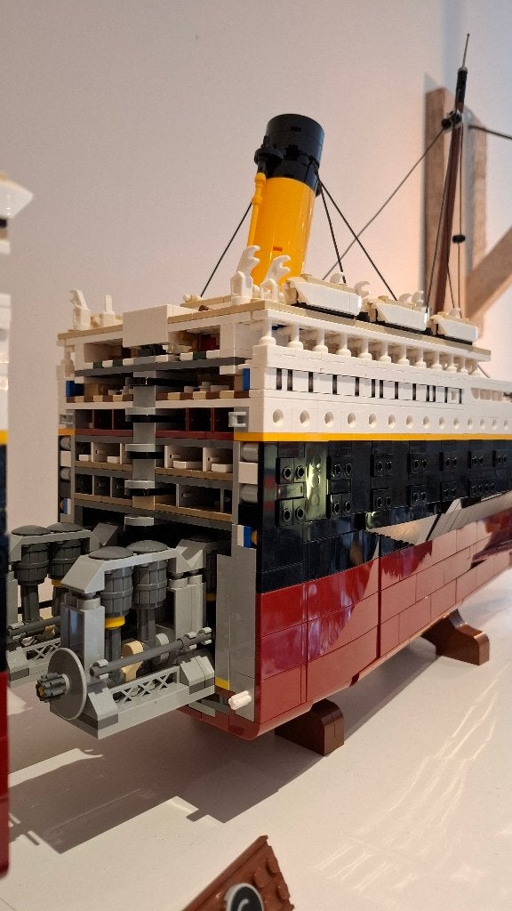 Foto 9 van Lego icons Titanic 10294