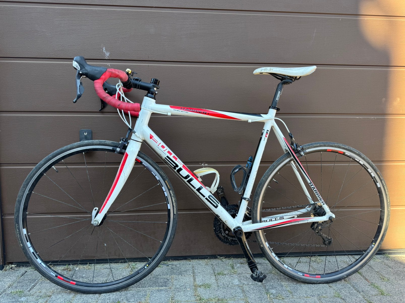 Bulls Harrier 1 racefiets rood/wit, 28 inch, Gebruikt, Velgrem, Aluminium