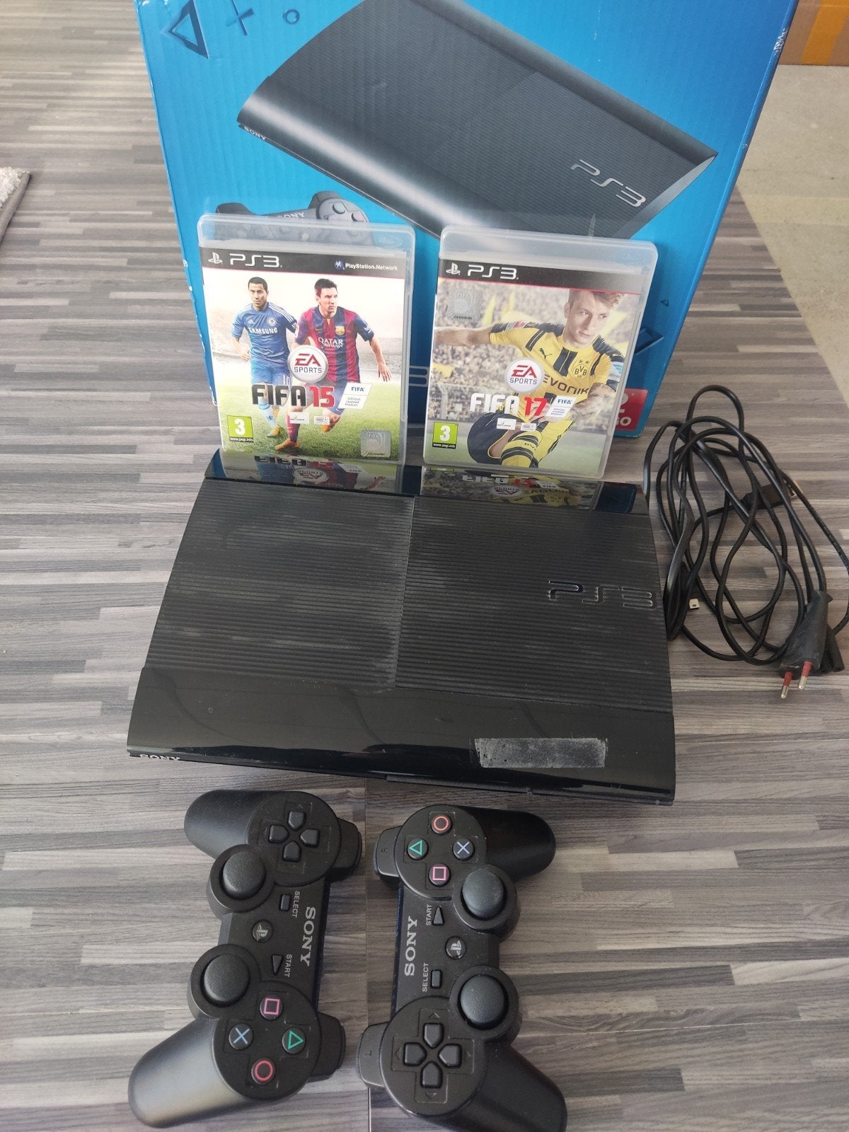 PlayStation 3 met 2 controllers en 2 FIFA games, Met games, Super Slim, Met 2 controllers, Ophalen of Verzenden