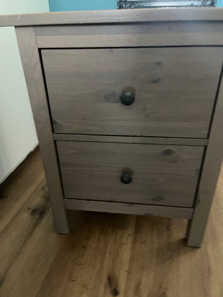 Hemnes Nachtkastje Bruin met 2 lades, Ophalen, Gebruikt, 55 tot 70 cm, 45 tot 65 cm