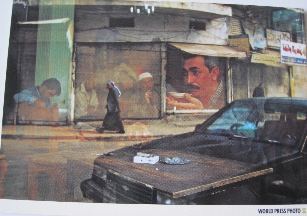 Boomerang - World Press Photo 2004 - Al-Zahawi café Bagdad, Verzenden, 1980 tot heden, Ongelopen, Overige thema's