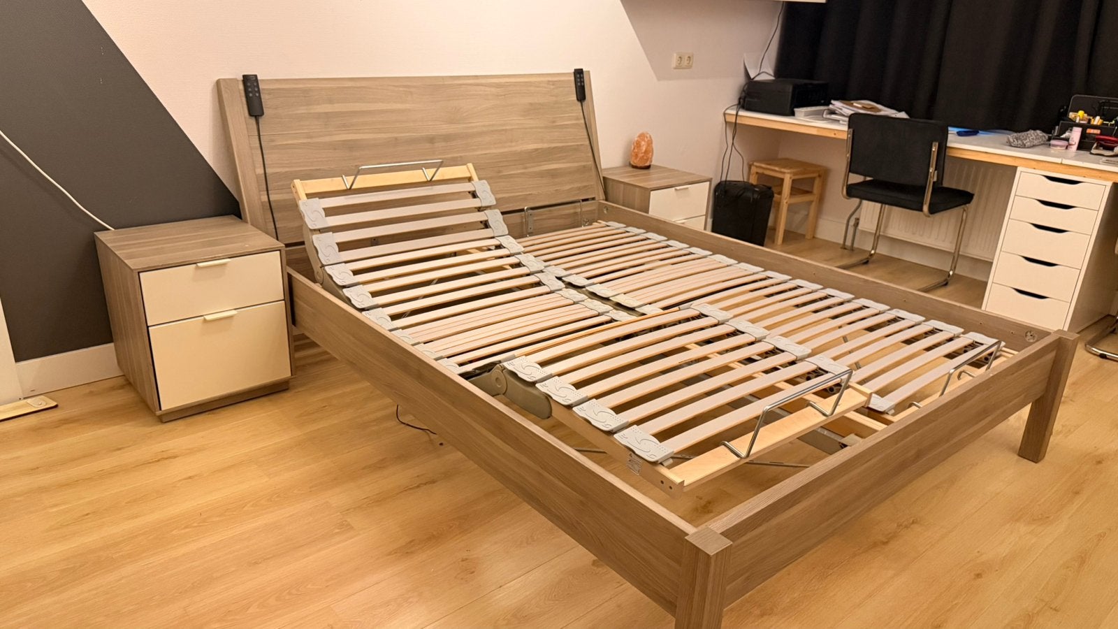 2 persoons bed met elektrisch verstelbare lattenbodem., Ophalen, Overige kleuren, Tweepersoons, 200 cm