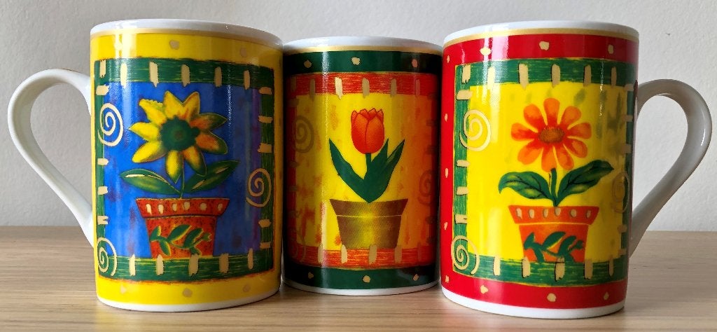 Drie vrolijke Maxwell & Williams bekers / mokken met bloemen, Overige materialen, Ophalen of Verzenden, Zo goed als nieuw, Overige stijlen