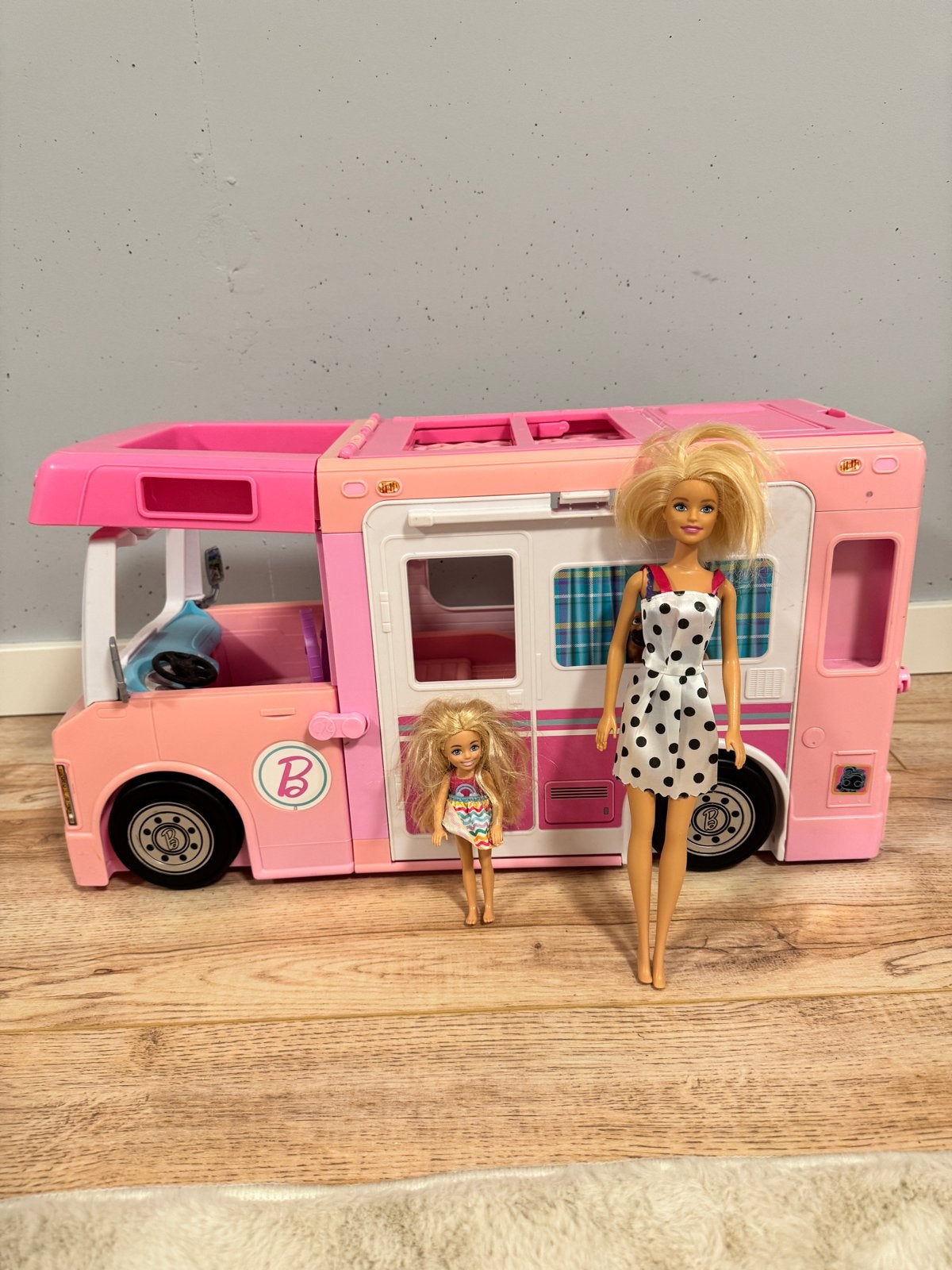 Barbie Camper met Barbie en Chelsea poppen, Kinderen en Baby's, Speelgoed | Poppen, Ophalen of Verzenden, Gebruikt, Barbie