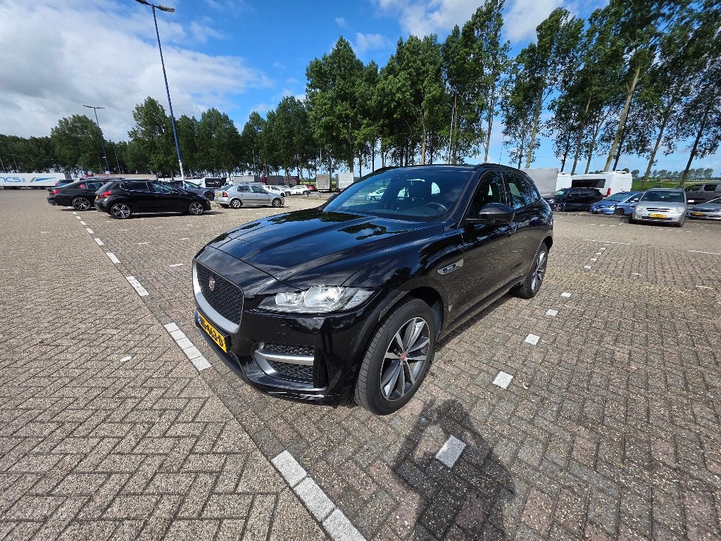 Jaguar F-Pace R-Sport 20d 2.0 180pk AWD Aut 2017 Zwart, Auto's, Jaguar, Zwart, 179 pk, Leder en Stof, Zwart