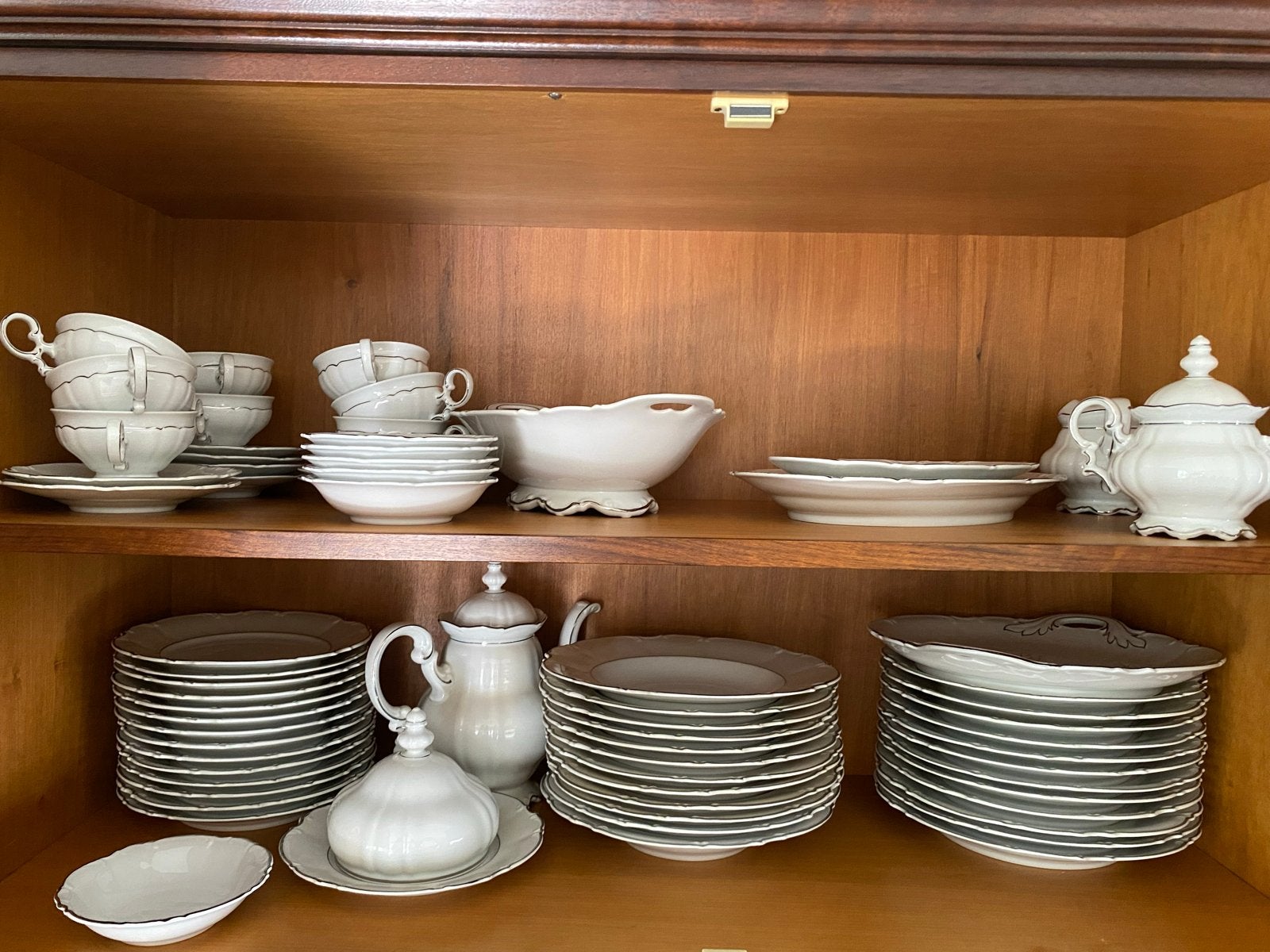 Hutschenreuther Sylvia Servies - Compleet en Elegant, Ophalen