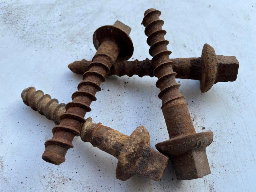 Oude spoorbielzen toebehoren. KOOPJE, Huis en Inrichting, Woonaccessoires | Wanddecoraties, Ophalen of Verzenden, Zo goed als nieuw