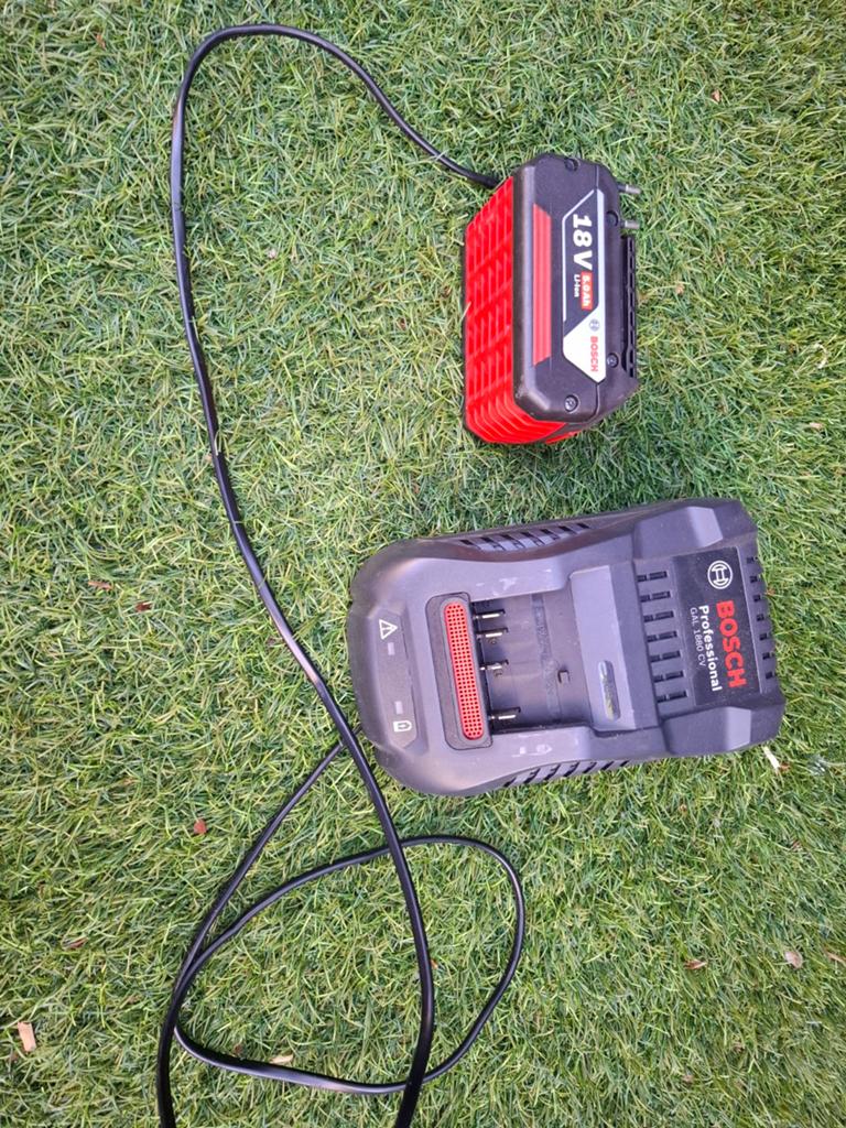 Bosch Professional 18V 5.0Ah Accu met Lader GAL 1880 CV, Doe-het-zelf en Verbouw, Gereedschap | Machine-onderdelen en Toebehoren