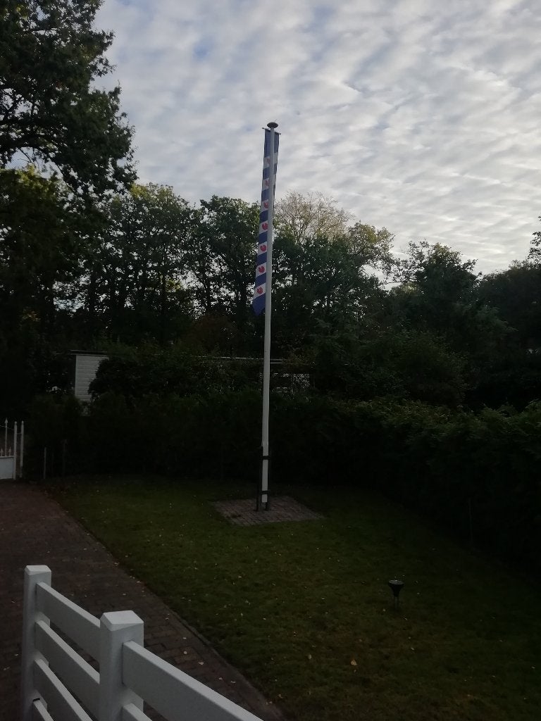 POLYESTER VLAGGENMAST met GRONDVOET KANTELBAAR, Diversen, Ophalen, Zo goed als nieuw