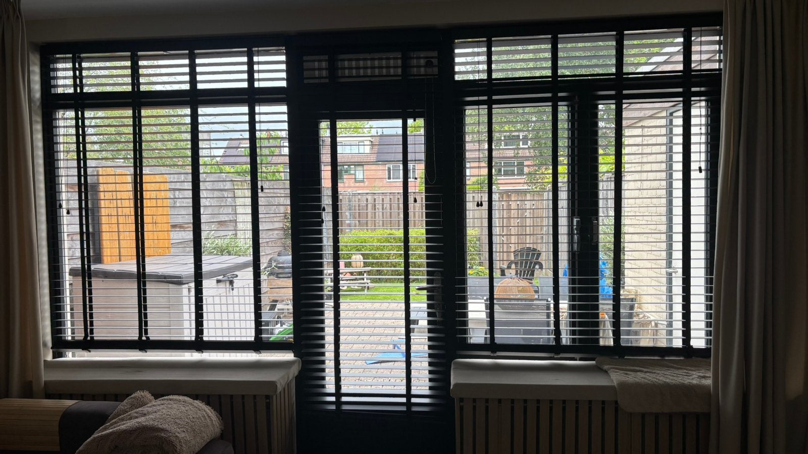 Zwarte houten jaloezieën 3 stuks, Gebruikt, Raamkozijn, Hout, Ophalen