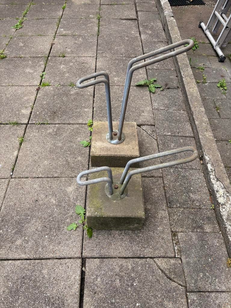 5 EU/st. Fietsbeugels in betonblok - diverse maten, Fietsen en Brommers, Ophalen, Gebruikt