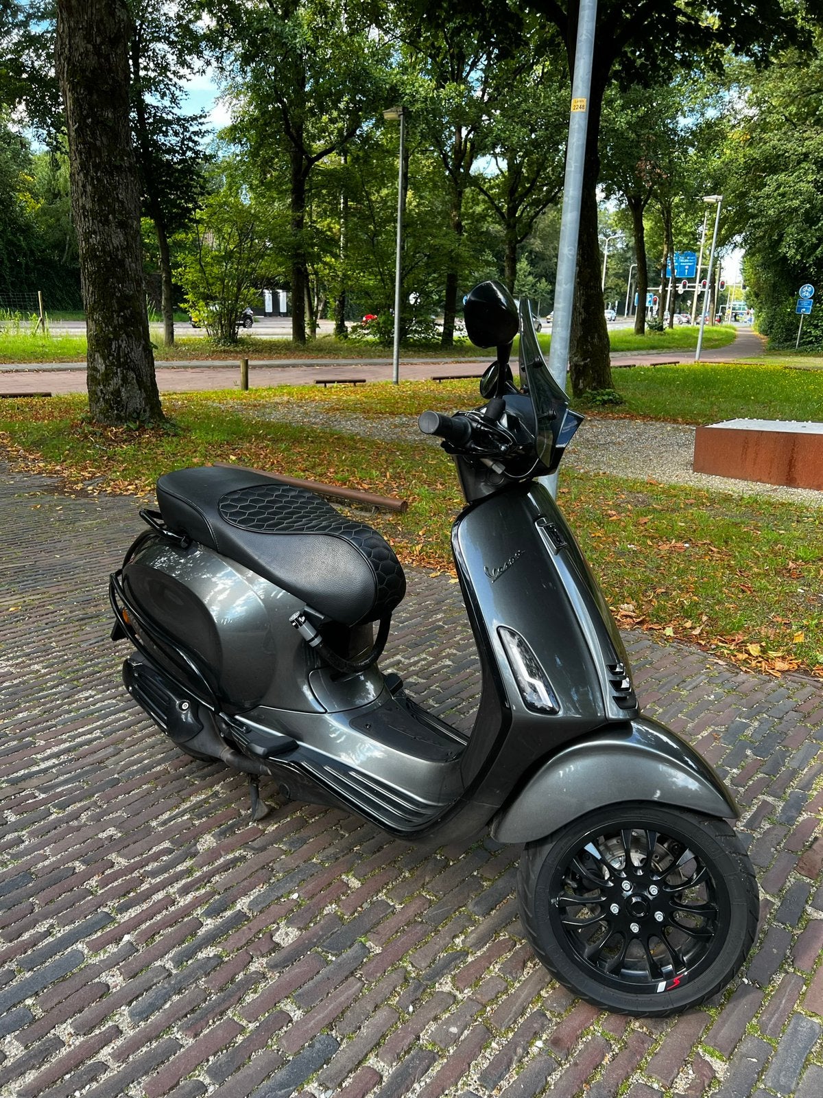 Vespa Sprint Custom Agaat Grijs | Brom | 2021 E5 |, Ophalen, Zo goed als nieuw