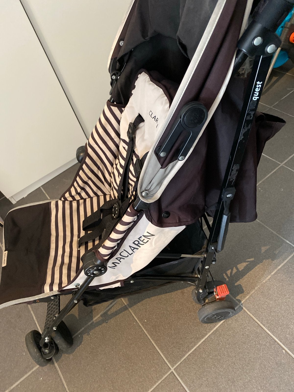 Maclaren Quest buggy met regenhoes, Kinderen en Baby's, Ophalen, Gebruikt, Maclaren, Regenhoes