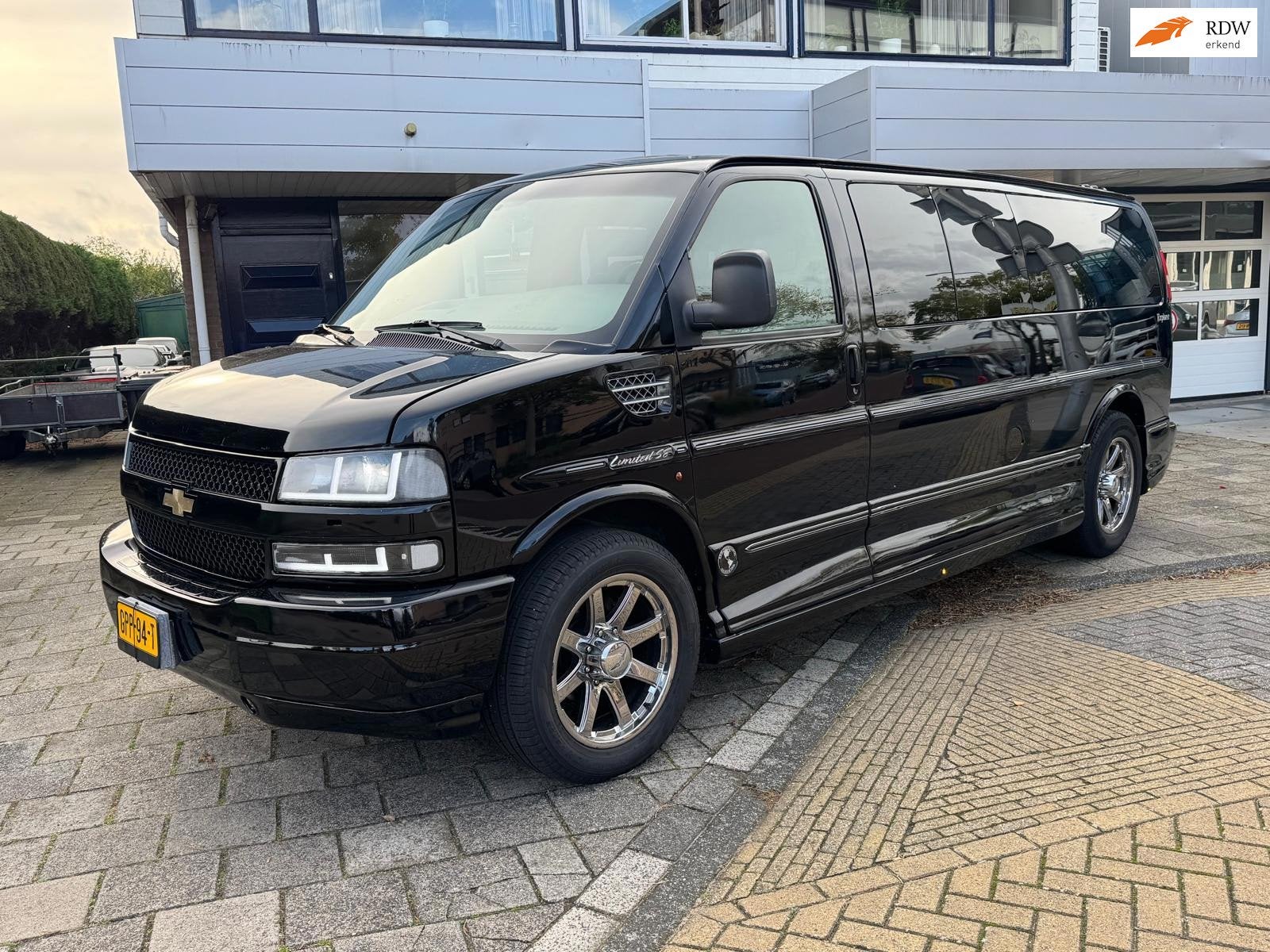 Chevrolet Express 2500 Explorer LPG Camper 9 persoons youngt, Caravans en Kamperen, Buscamper of Camperbus, Overige brandstoffen